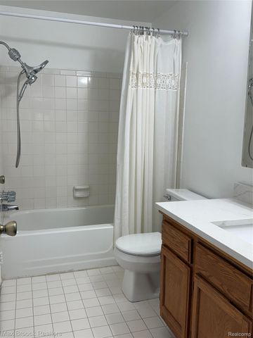 3028 Moon Lake Drive, West Bloomfield Charter Township, MI 48323
