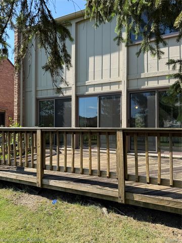 3028 Moon Lake Drive, West Bloomfield Charter Township, MI 48323