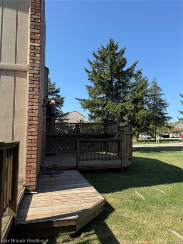 3028 Moon Lake Drive, West Bloomfield Charter Township, MI 48323