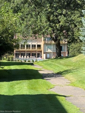 3028 Moon Lake Drive, West Bloomfield Charter Township, MI 48323