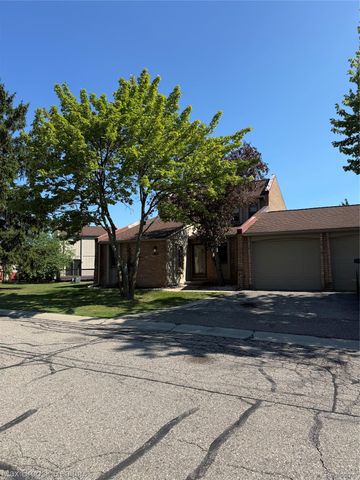 3028 Moon Lake Drive, West Bloomfield Charter Township, MI 48323