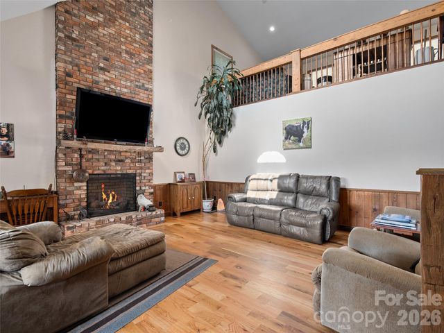 81 Aldens Way, Clyde, NC 28721