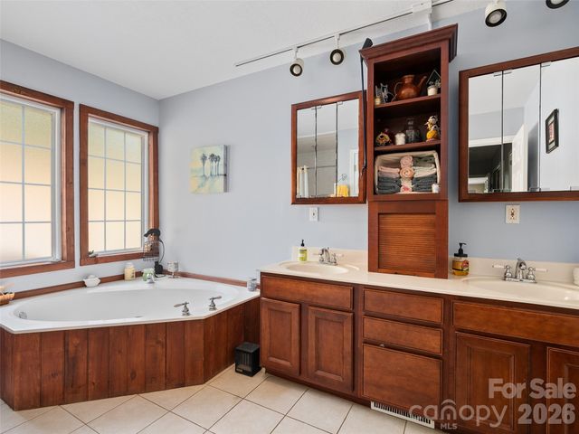 81 Aldens Way, Clyde, NC 28721