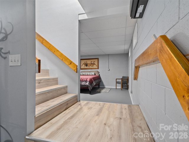 81 Aldens Way, Clyde, NC 28721