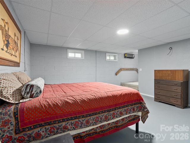 81 Aldens Way, Clyde, NC 28721