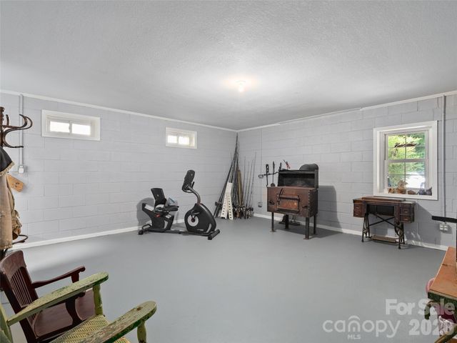 81 Aldens Way, Clyde, NC 28721
