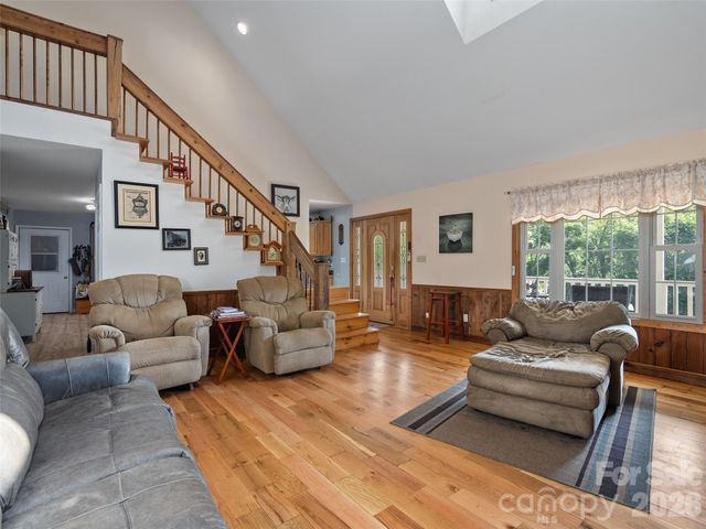 81 Aldens Way, Clyde, NC 28721