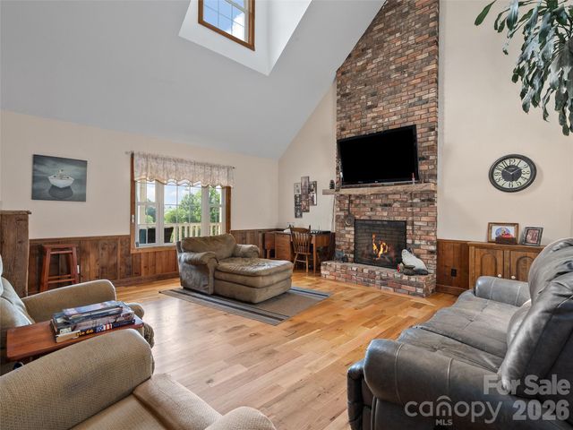 81 Aldens Way, Clyde, NC 28721