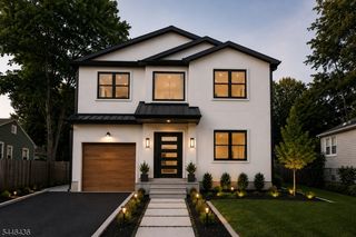4 Atkins Ct, Clifton City, NJ 07013