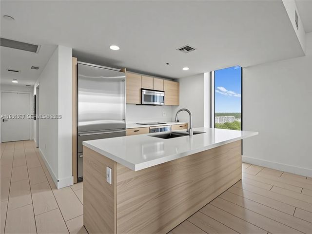 16385 Biscayne Blvd 1615, North Miami Beach, FL 33160