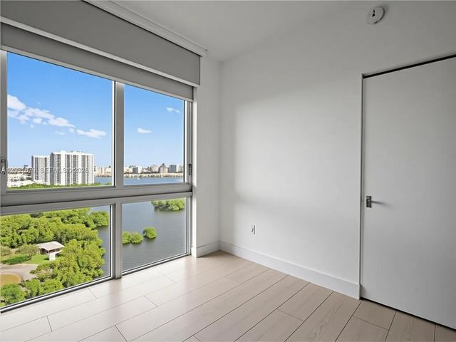 16385 Biscayne Blvd 1615, North Miami Beach, FL 33160