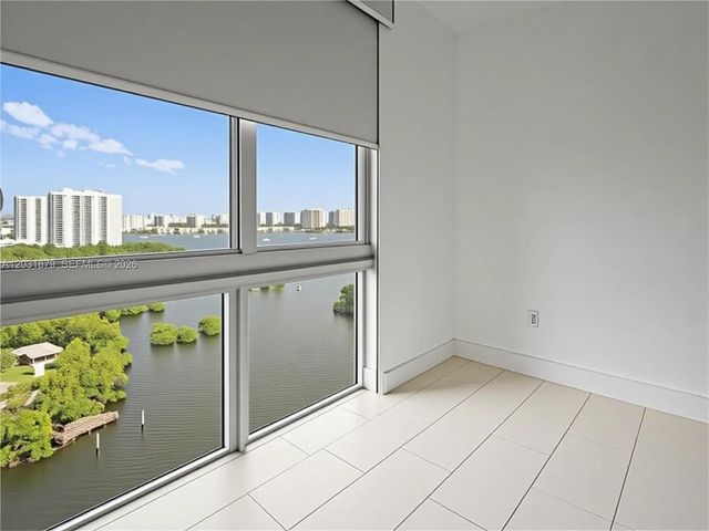 16385 Biscayne Blvd 1615, North Miami Beach, FL 33160
