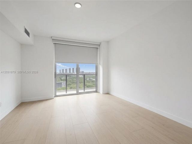 16385 Biscayne Blvd 1615, North Miami Beach, FL 33160