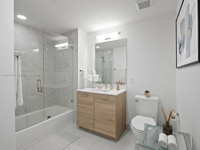16385 Biscayne Blvd 1615, North Miami Beach, FL 33160