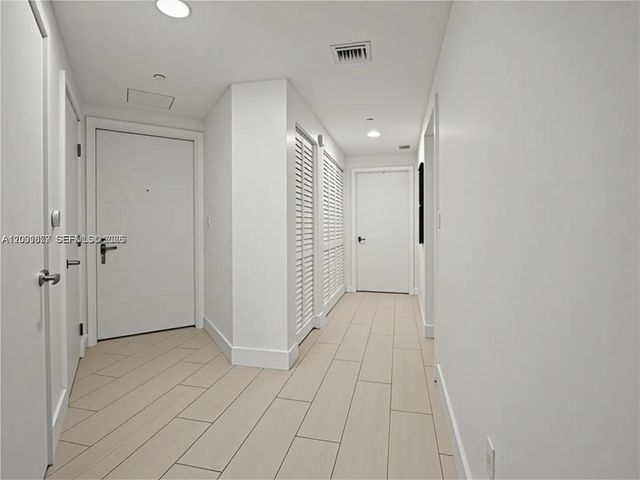 16385 Biscayne Blvd 1615, North Miami Beach, FL 33160