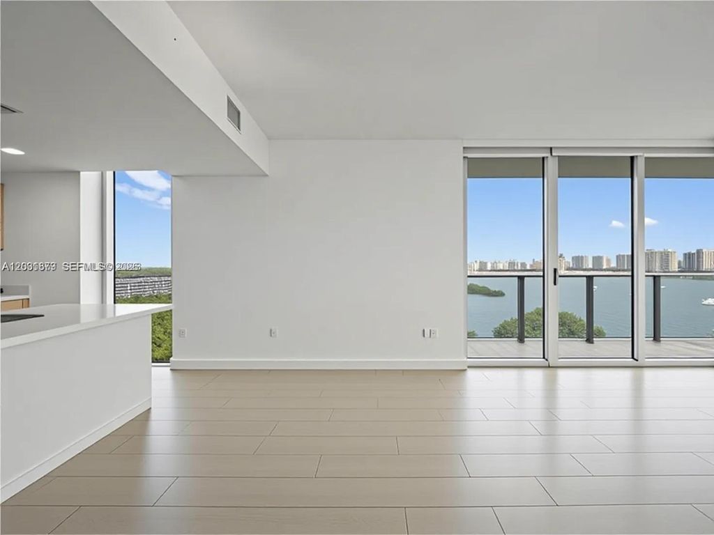 16385 Biscayne Blvd 1615, North Miami Beach, FL 33160