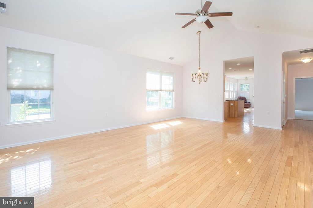97 HUMMINGBIRD DR, Hamilton, NJ 08690