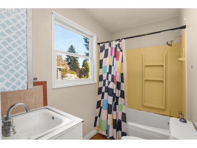 1731 Ne LIBERTY St, Portland, OR 97211