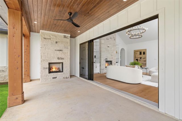18284 Woodstream Crossing Road, Montgomery, TX 77316