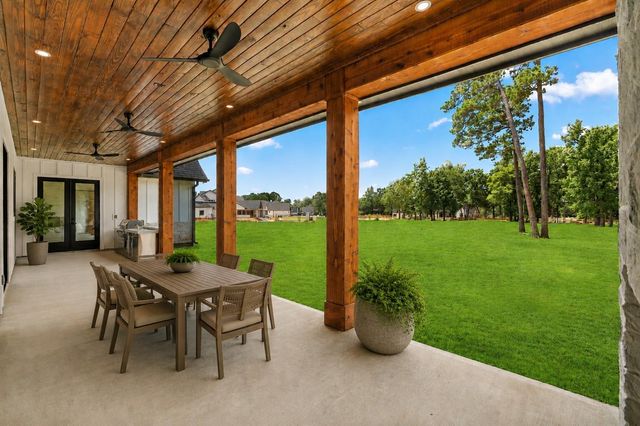 18284 Woodstream Crossing Road, Montgomery, TX 77316