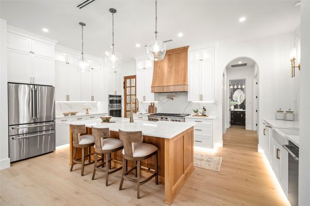 18284 Woodstream Crossing Road, Montgomery, TX 77316