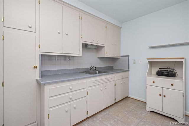 33441 Leona Street, Garden City, MI 48135