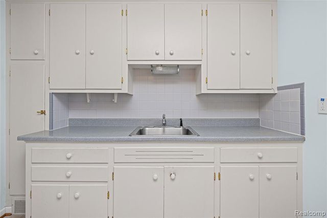 33441 Leona Street, Garden City, MI 48135