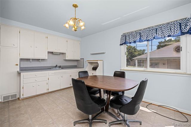 33441 Leona Street, Garden City, MI 48135