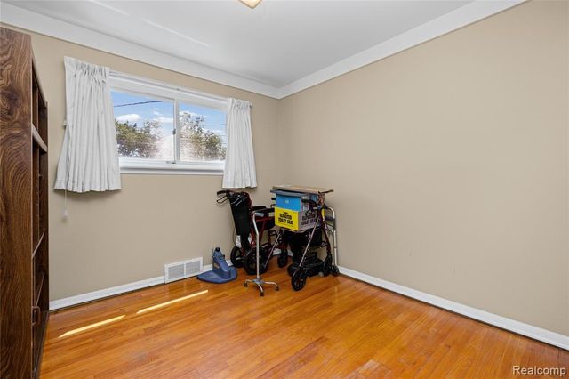 33441 Leona Street, Garden City, MI 48135