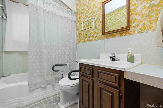 33441 Leona Street, Garden City, MI 48135