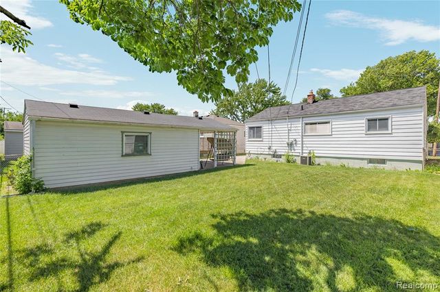 33441 Leona Street, Garden City, MI 48135