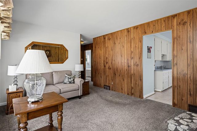 33441 Leona Street, Garden City, MI 48135