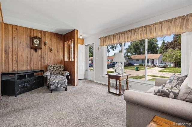 33441 Leona Street, Garden City, MI 48135