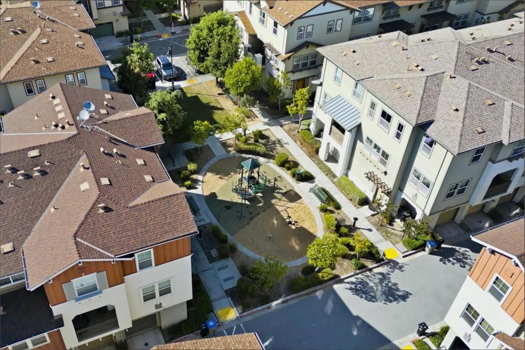 Image 39 of property listing at 2061 Kiwi Walkway, San Jose, CA 95133
