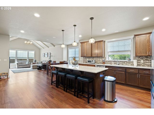 936 LEONARDS Way, Eugene, OR 97404