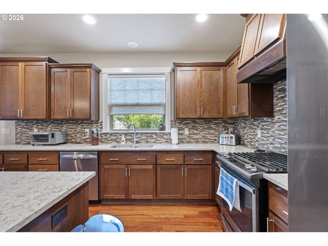 936 LEONARDS Way, Eugene, OR 97404