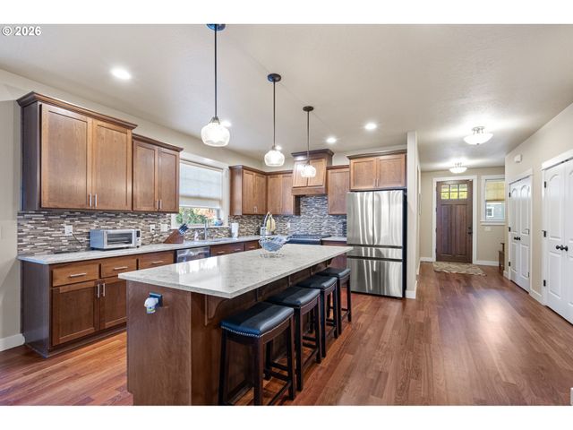 936 LEONARDS Way, Eugene, OR 97404