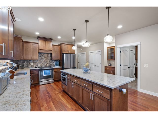936 LEONARDS Way, Eugene, OR 97404
