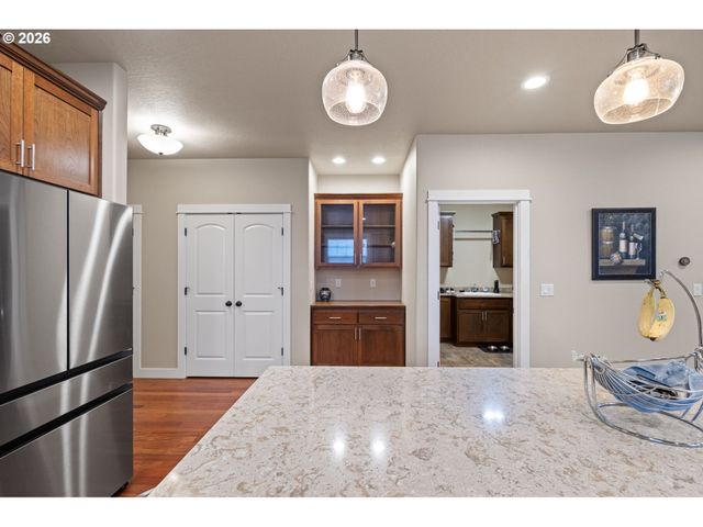 936 LEONARDS Way, Eugene, OR 97404