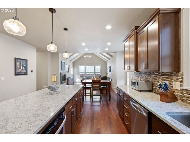 936 LEONARDS Way, Eugene, OR 97404