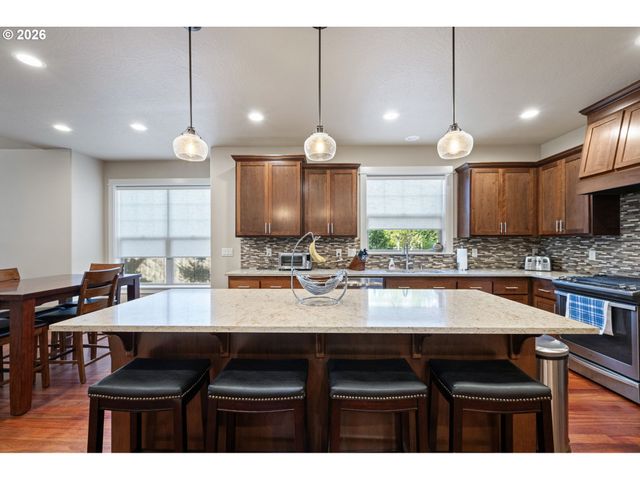 936 LEONARDS Way, Eugene, OR 97404