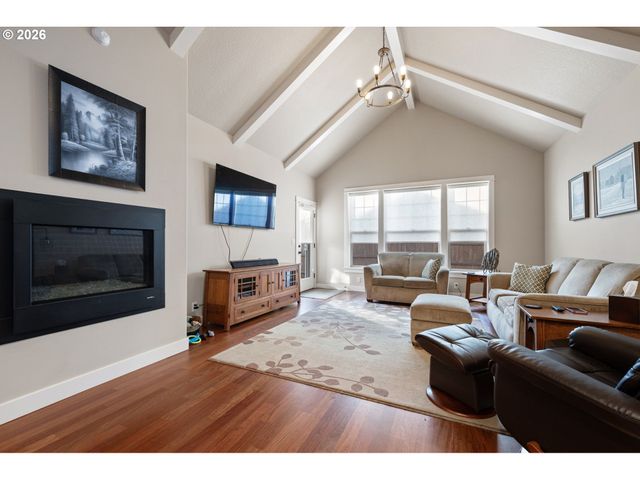 936 LEONARDS Way, Eugene, OR 97404