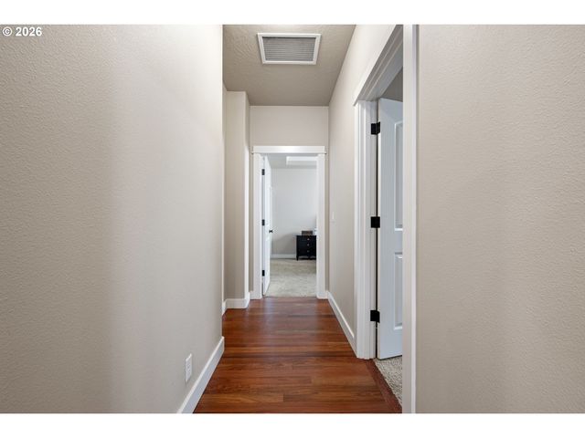 936 LEONARDS Way, Eugene, OR 97404