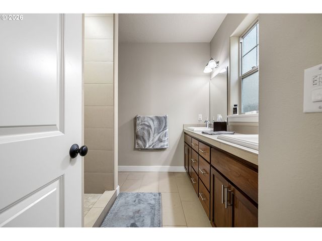 936 LEONARDS Way, Eugene, OR 97404