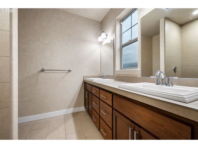 936 LEONARDS Way, Eugene, OR 97404