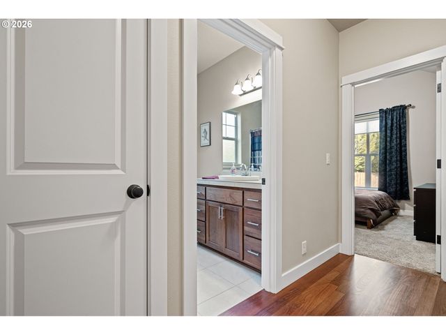 936 LEONARDS Way, Eugene, OR 97404