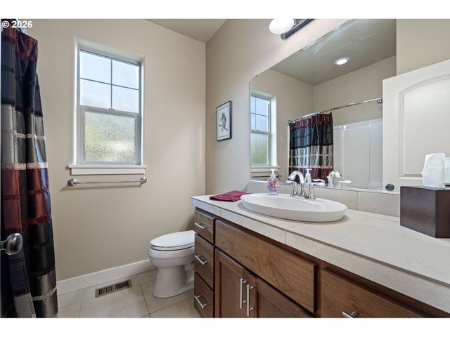 936 LEONARDS Way, Eugene, OR 97404