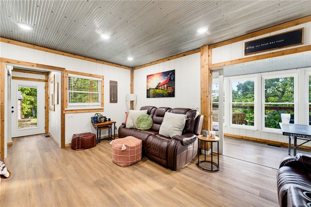 10528 Lakeside Drive, Rogers, AR 72756