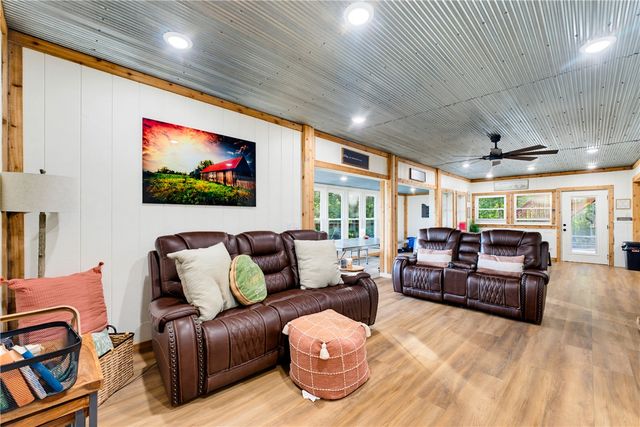 10528 Lakeside Drive, Rogers, AR 72756