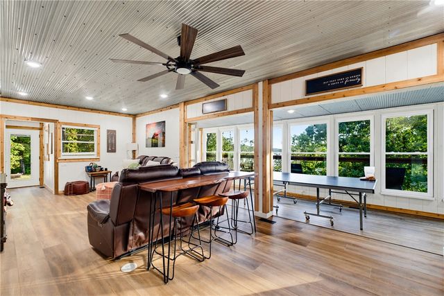 10528 Lakeside Drive, Rogers, AR 72756